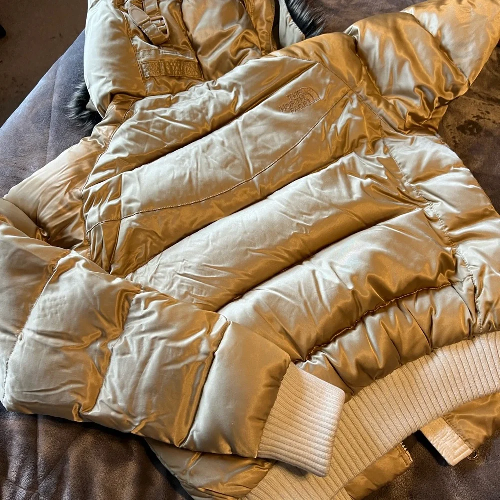 The North Face Gotham Jacket. Shiny Gold Puffer Jacket with Faux Fur Trim. - Picture 5 of 5
